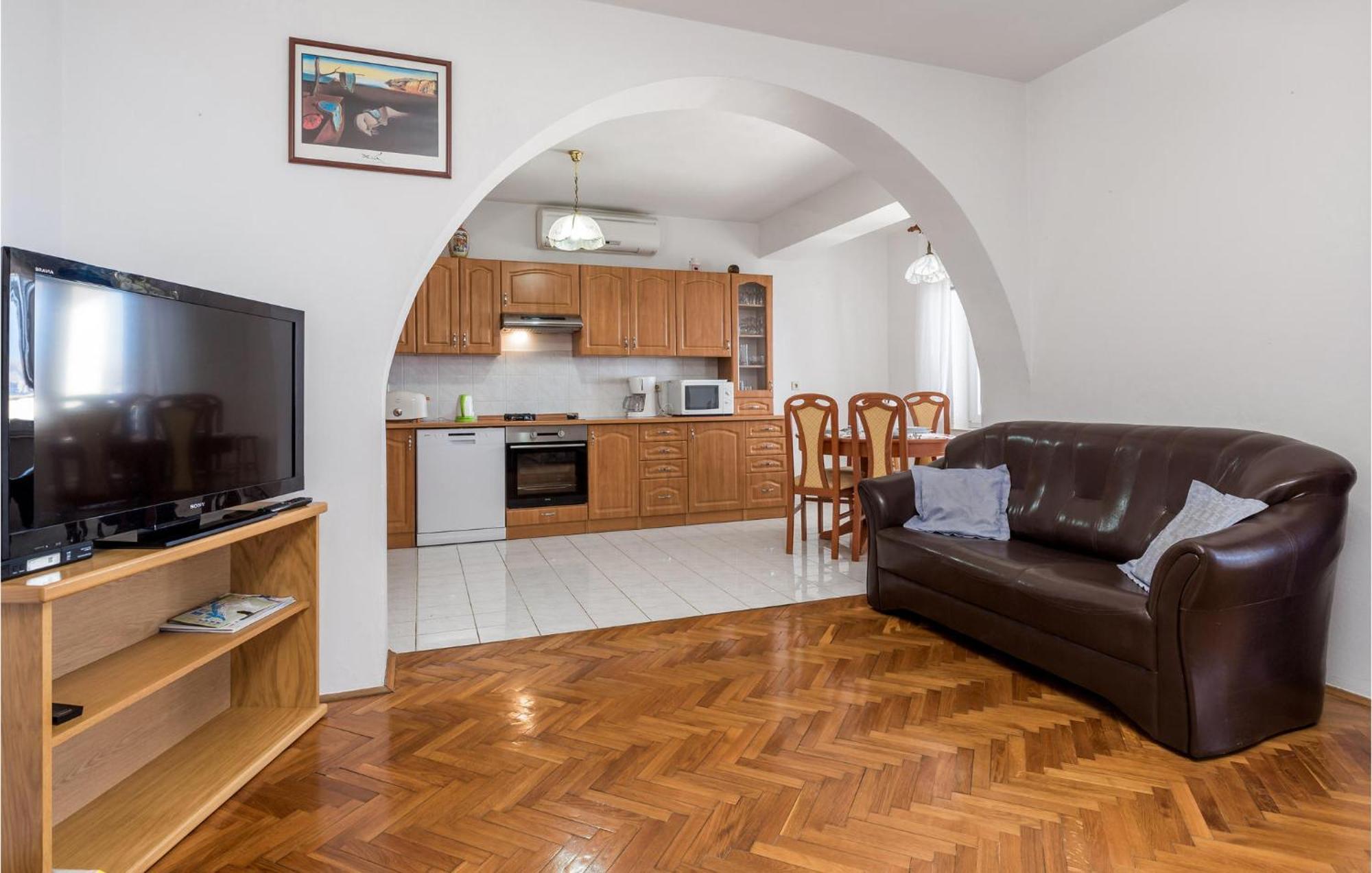 Nice Apartment In Sv,Juraj With Kitchen Светий Юрай Екстер'єр фото