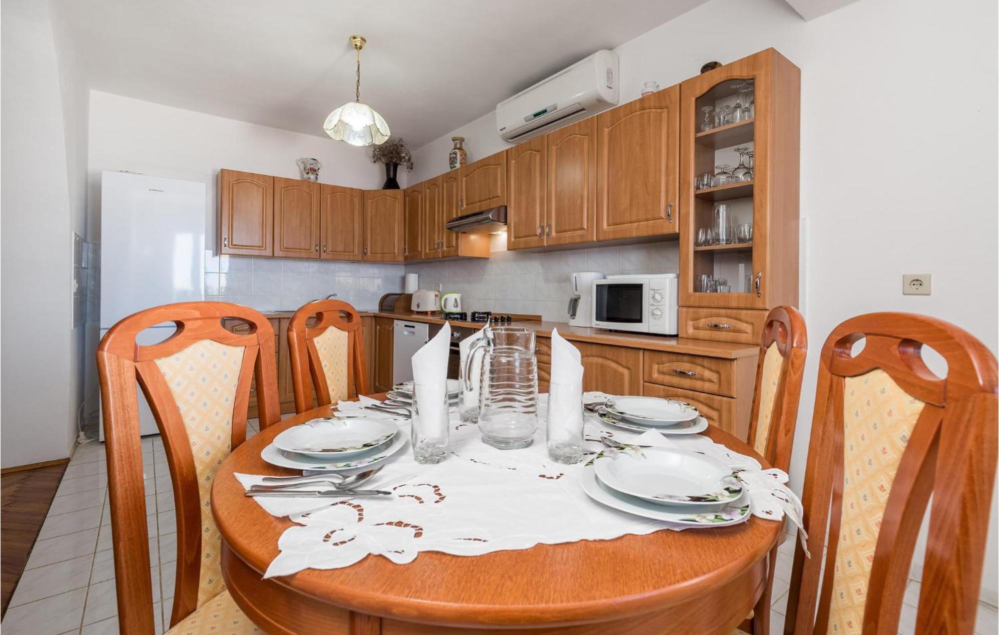 Nice Apartment In Sv,Juraj With Kitchen Светий Юрай Екстер'єр фото